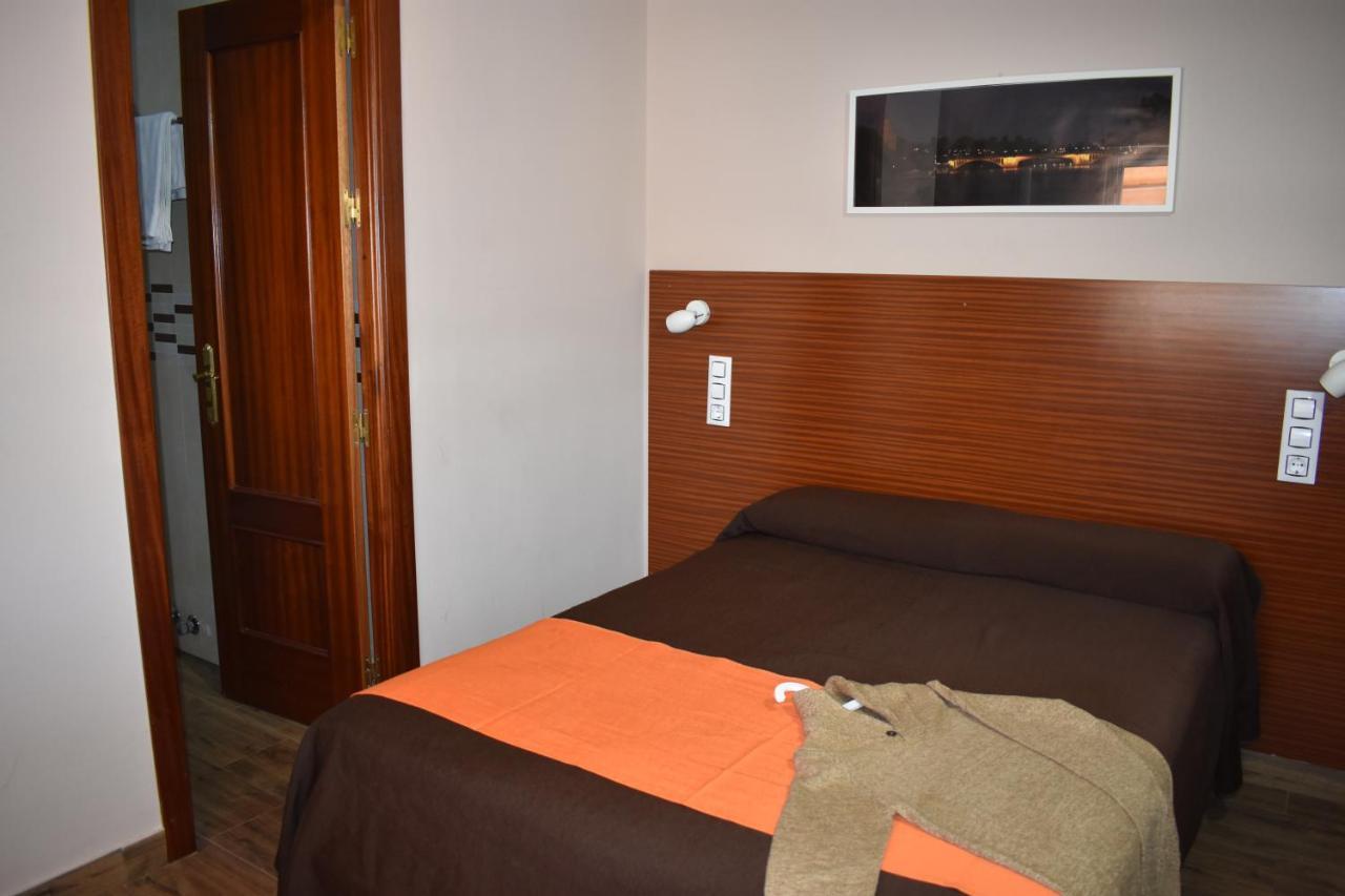 Hostal Alamare Seville Exterior photo