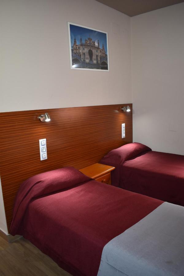 Hostal Alamare Seville Exterior photo
