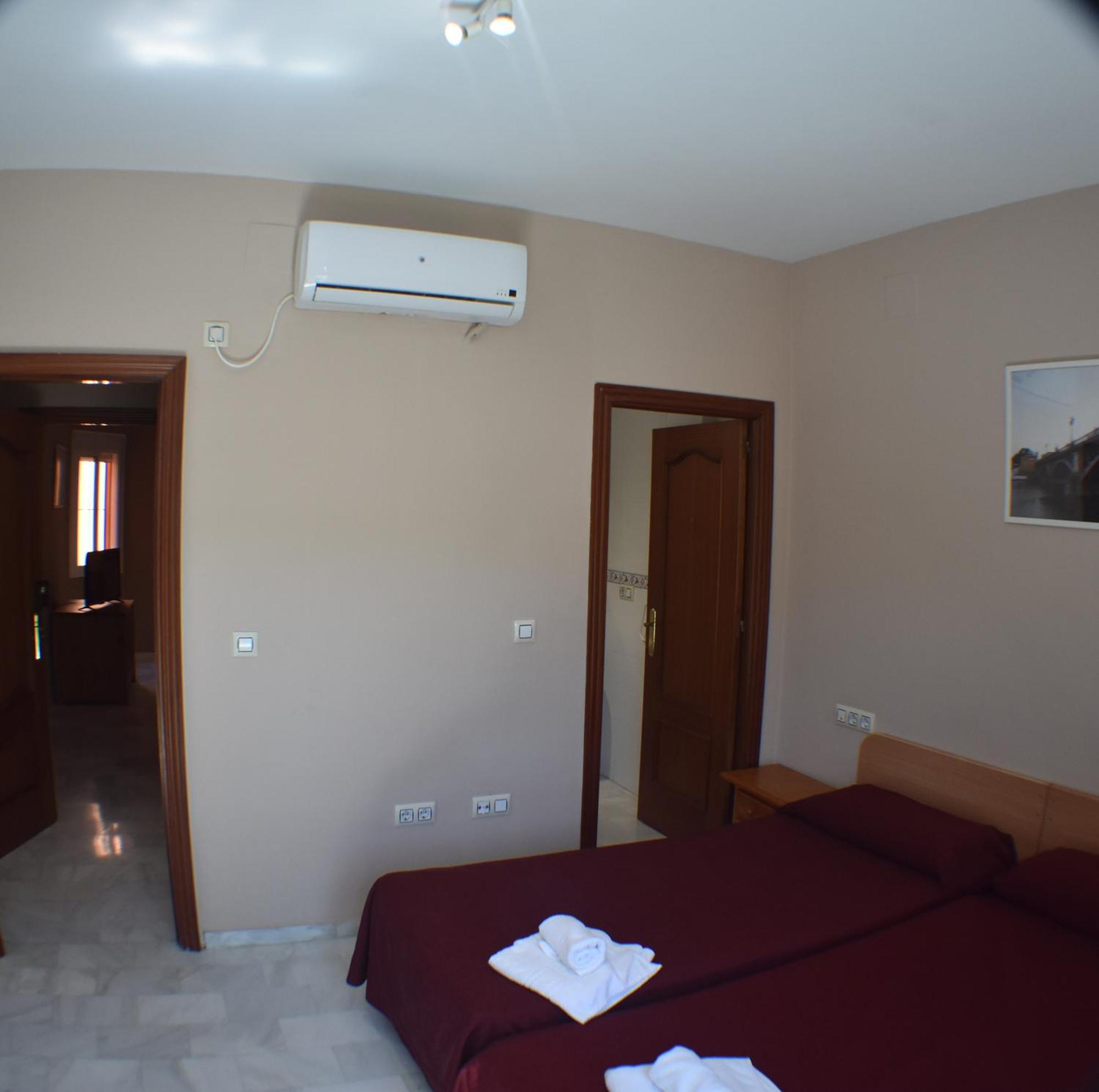 Hostal Alamare Seville Exterior photo